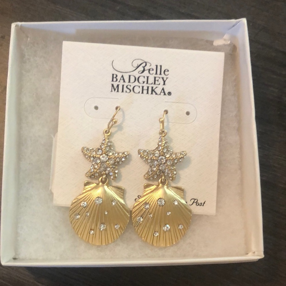 Starfish and seashell dangling earring